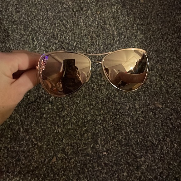 Chanel sunglassessses with case - Picture 6 of 6